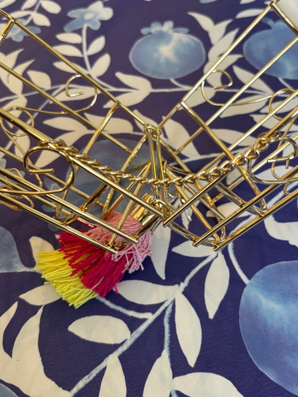 Betsey Johnson "Bird Is the Word" Kitsch Cage Bag w/ Pouch/Tassel/Chain Handle - Picture 5 of 13